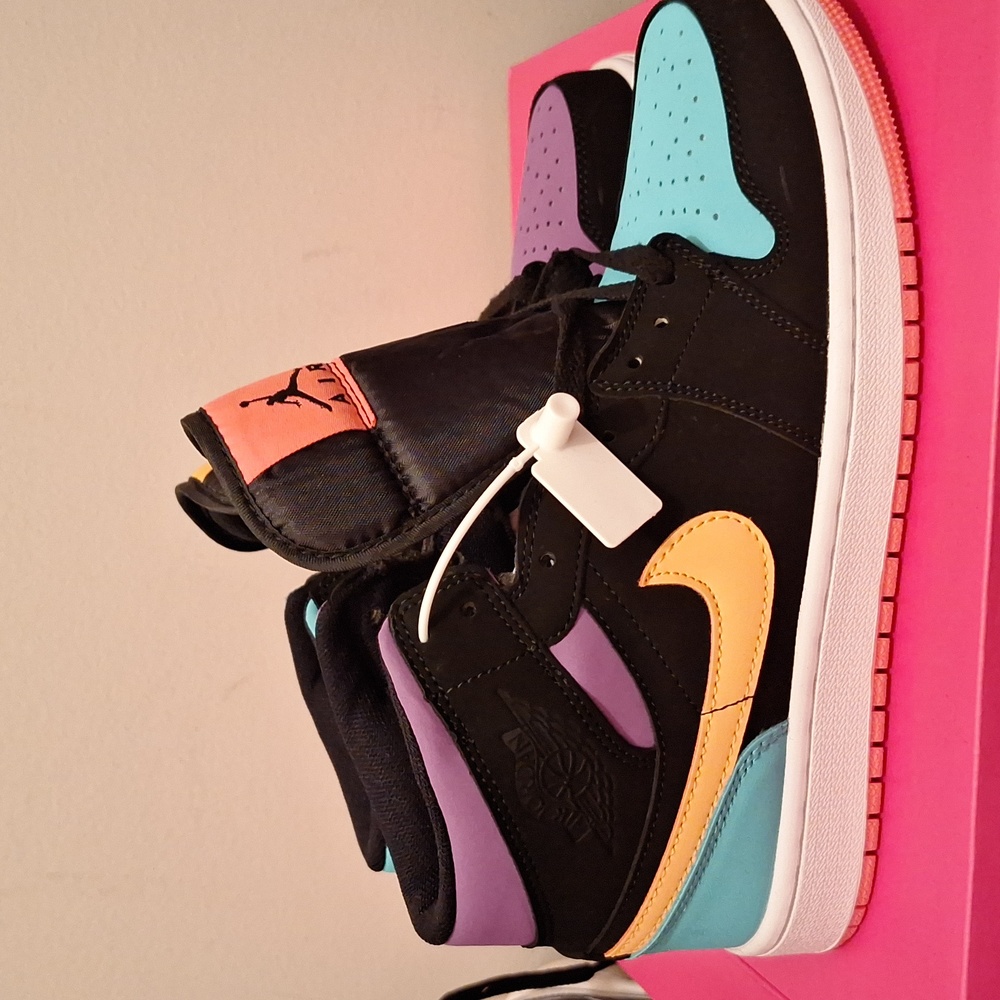 Sneakers - Picture 4 of 4